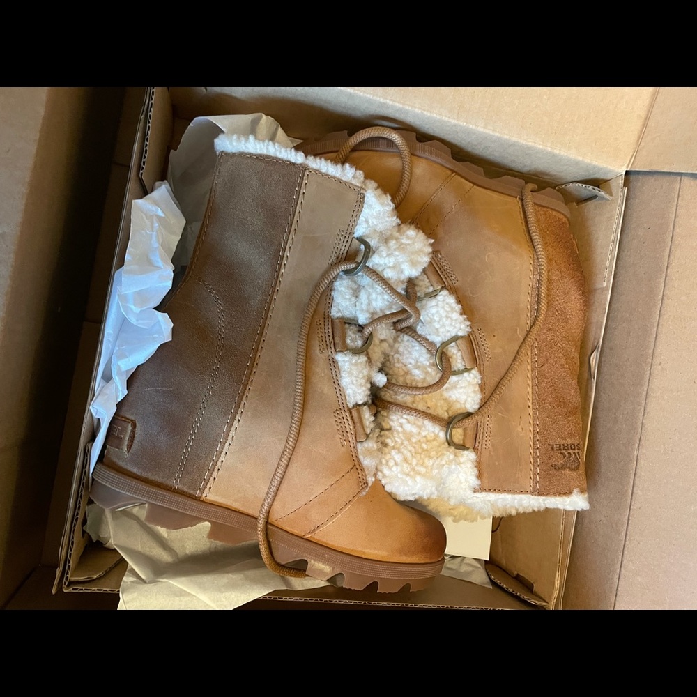 Sorel Joan of Arctic Wedge II boots 6.5 Brand New